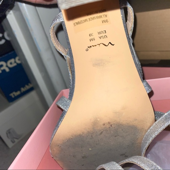 Silver Heels - Picture 5 of 8